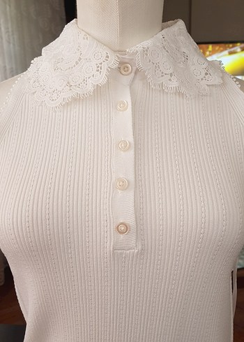 Dantel Yakalı Beyaz Örme Kolsuz Bluz - Görsel 2