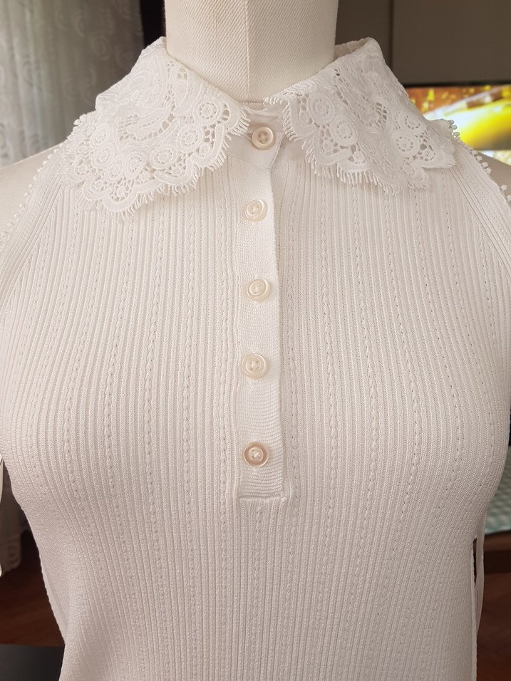 Dantel Yakalı Beyaz Örme Kolsuz Bluz - Görsel 2