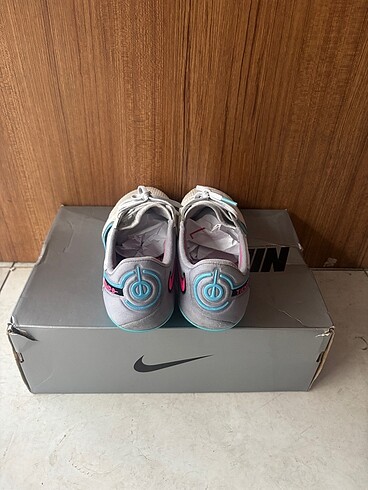 39 Beden beyaz Renk Nike krampon