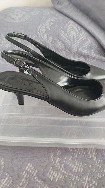 39 Beden Kısa topuklu arkası açık stiletto