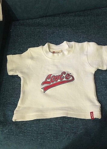 Levis tshirt