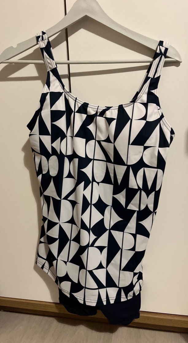 Kadın Siyah Beyaz Desenli Spor Mayo - Görsel 4