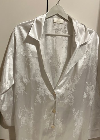 Beyaz Düğmeli Saten Kadın Gömlek - Görsel 3