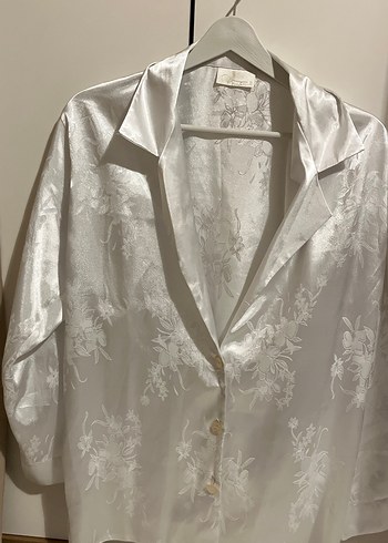 Beyaz Düğmeli Saten Kadın Gömlek - Görsel 2