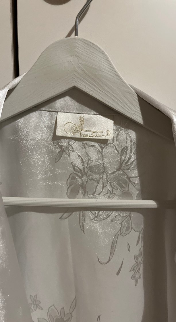 Beyaz Düğmeli Saten Kadın Gömlek - Görsel 4