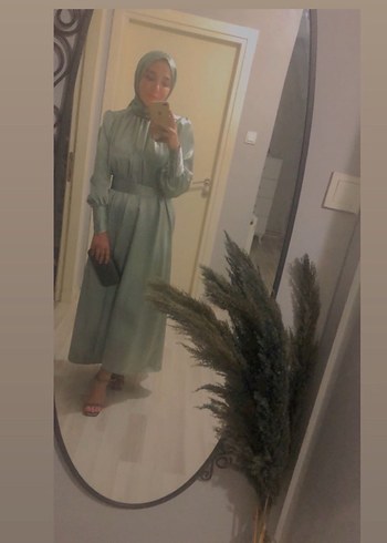 Abiye Uzun mint yeşili saten elbise