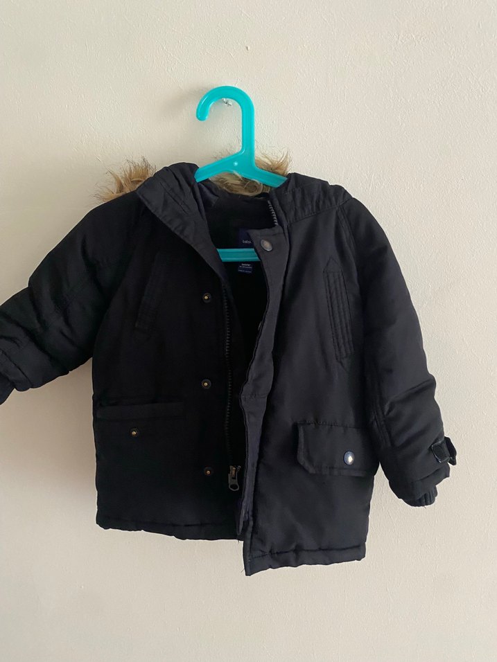 Siyah Erkek Çocuk Kürklü Kapüşonlu Mont - Görsel 2