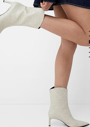 Bershka Kabartmalı desenli topuklu bot