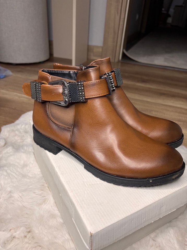 Klasik Kahverengi Deri Tokalı Kadın Botu - Görsel 2