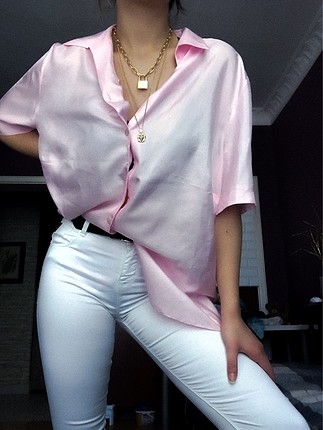 Pembe saten gömlek