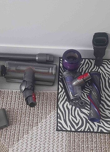 DYSON V15 DETECT