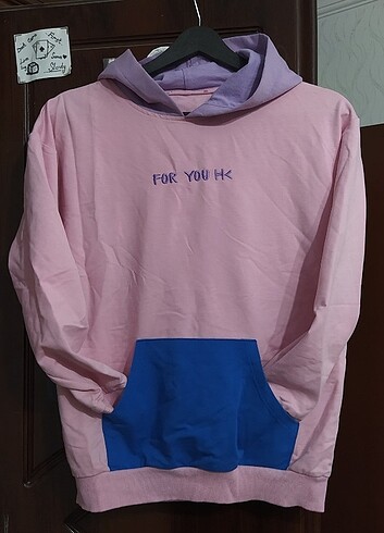 Mevsimlik kapüşonlu pembe sweatshirt 