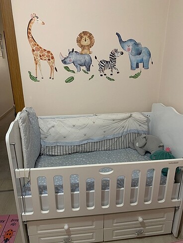 Sallanır 4 çekmeceli beşik tekstil aksesuarları dahil