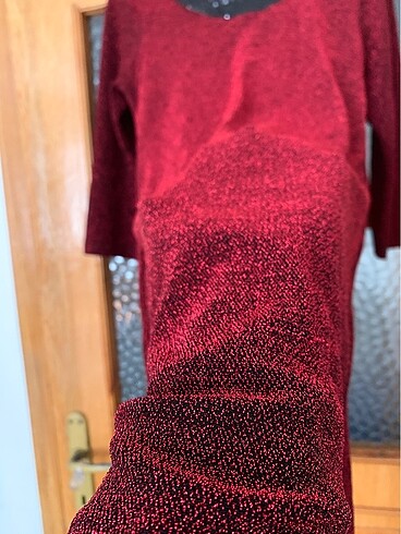 Kırmızı kendinden simli yakası pullu çok şık abiye - Görsel 2