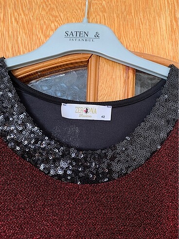 Kırmızı kendinden simli yakası pullu çok şık abiye - Görsel 3