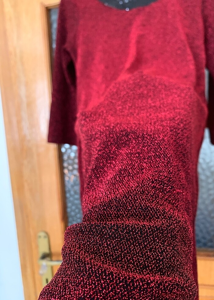 Kırmızı kendinden simli yakası pullu çok şık abiye - Görsel 2