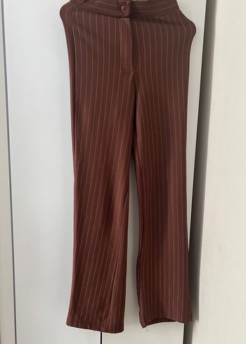 Kahverengi Çizgili Likralı Kumaş Pantolon