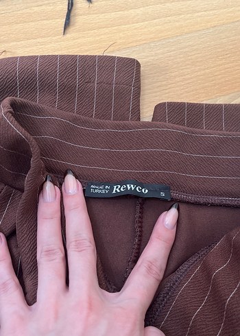 s Beden Kahverengi Çizgili Likralı Kumaş Pantolon