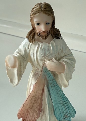 Beyaz İsa Figürü - Görsel 6