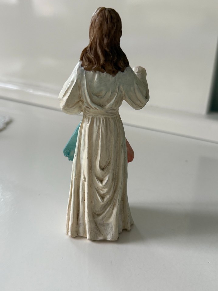 Beyaz İsa Figürü - Görsel 3