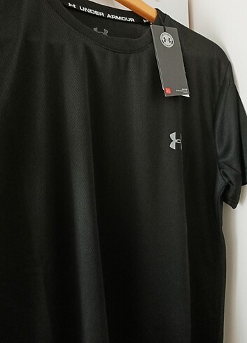 Under Armour Erkek T-shirt 