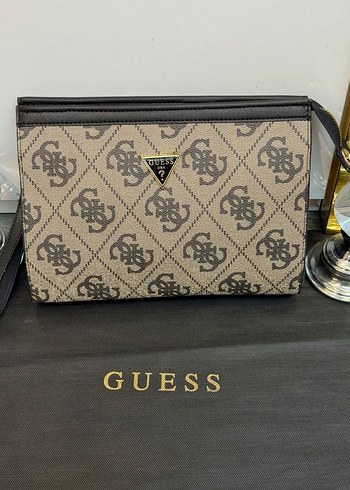 Guess Monogramli Sik Ve Pratik Canta