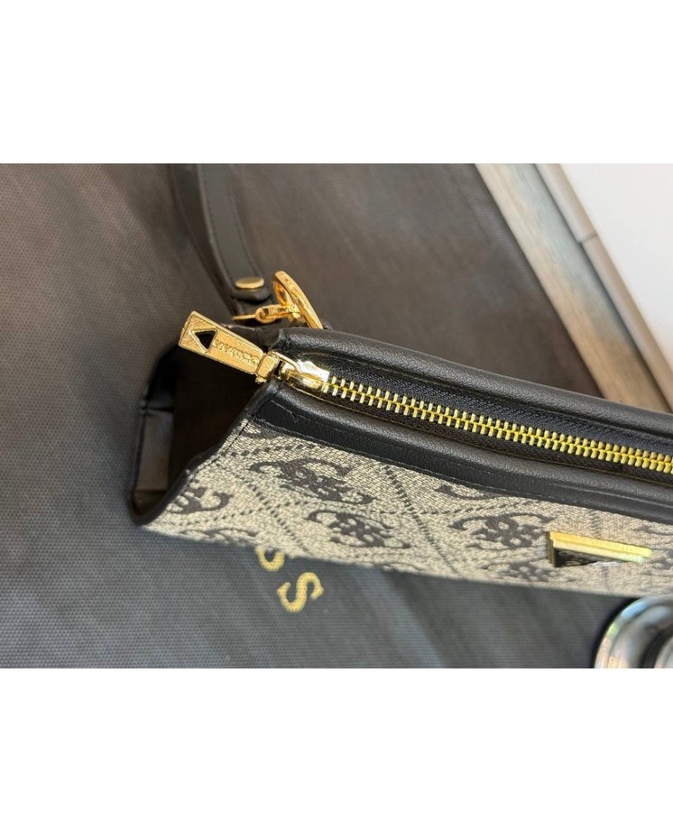 Guess Monogramlı Şık ve Pratik Çanta — görsel 3/4