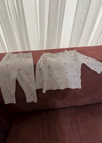 1 Yaş Beden Dantel Detaylı Uzun Kollu Bebek Kız Takımı