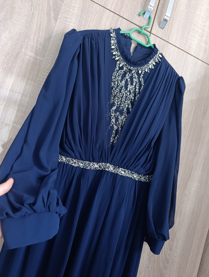 Uzun Lacivert İşlemeli Kadın Abiye Elbise - Görsel 4