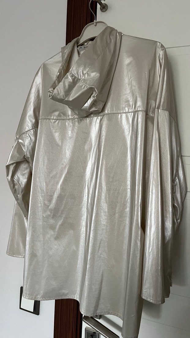 Kadın bej Parlak Uzun Yağmurluk - Görsel 2