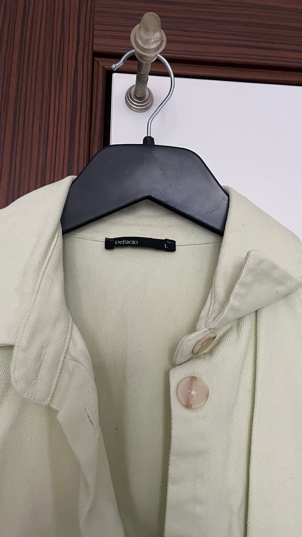 Yeşil Düğmeli  Kadın kot ceket - Görsel 2