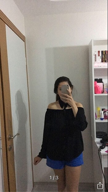Omuzları açık gömlek