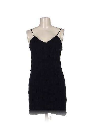 H&M Kısa Elbise %70 İndirimli.