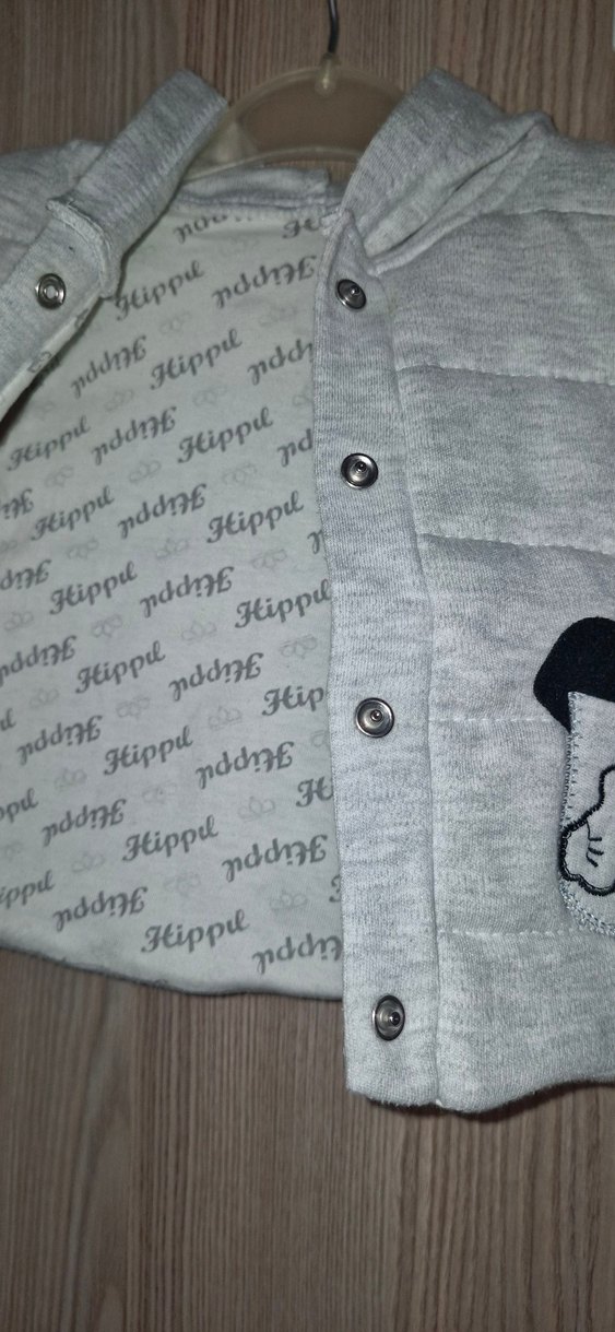 Erkek Çocuk Gri Kapüşonlu Düğmeli Yelek - Görsel 3