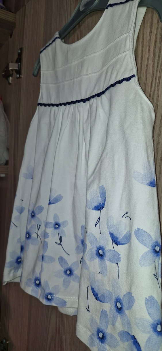 Kız Çocuk Beyaz Çiçekli Düğmeli Elbise - Görsel 4