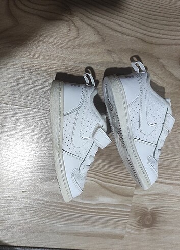 25 Beden beyaz Nike ayakkabı 