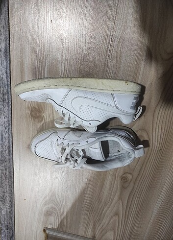 Nike beyaz ayakkabı 