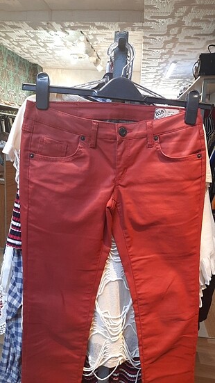 27 Beden Bershka Kırmızı Pantolon 