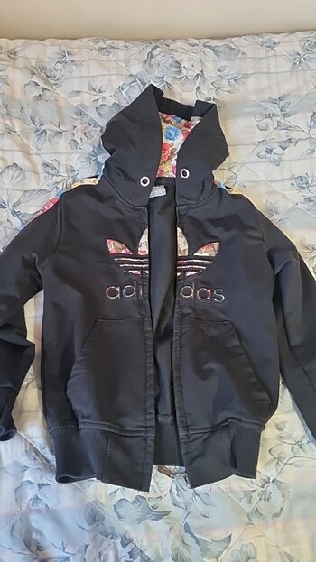 6 Yaş Beden Adidas hırka
