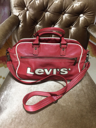 Levi?s kırmızı çanta 