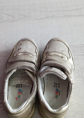 Kız Çocuk Parlak Altın Tokalı Spor Ayakkabı - Görsel 4