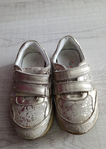 Kız Çocuk Parlak Altın Tokalı Spor Ayakkabı - Görsel 5