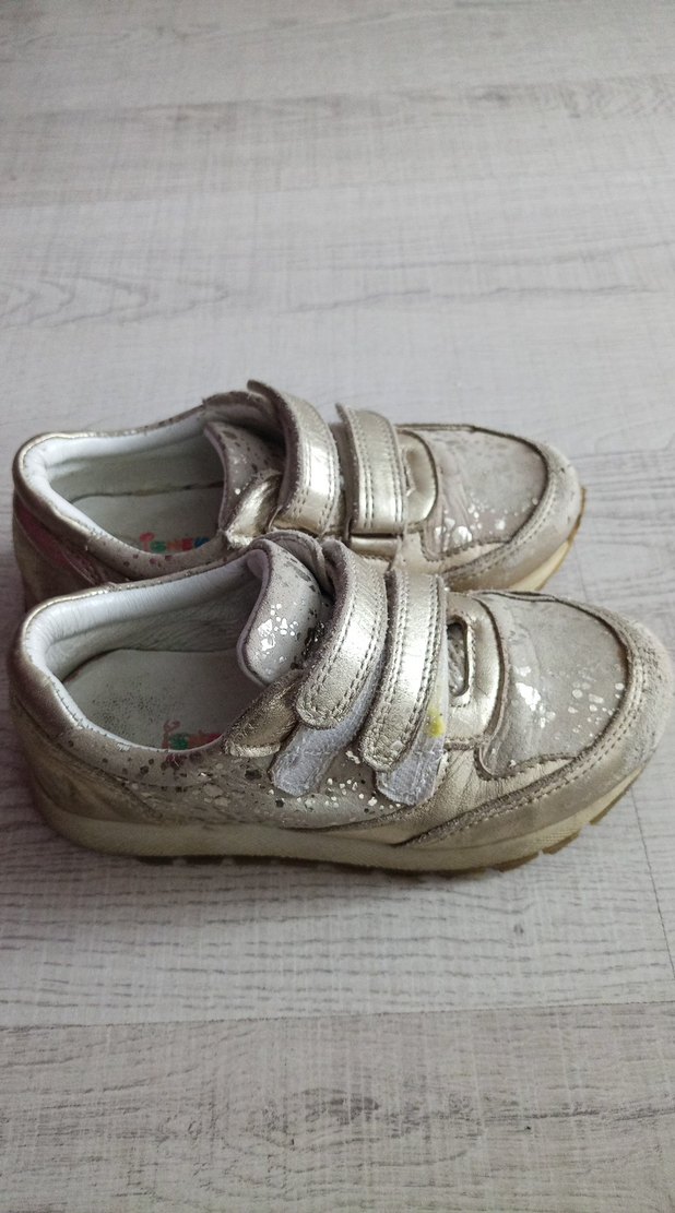 Kız Çocuk Parlak Altın Tokalı Spor Ayakkabı - Görsel 2