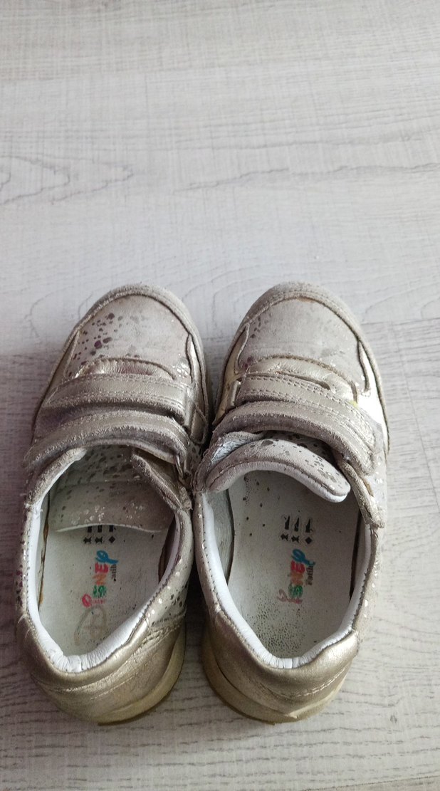 Kız Çocuk Parlak Altın Tokalı Spor Ayakkabı - Görsel 4