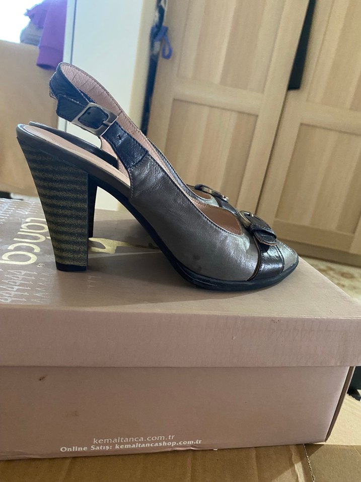 Klasik Tokalı Dolgu Topuklu Kadın Ayakkabı - Görsel 2