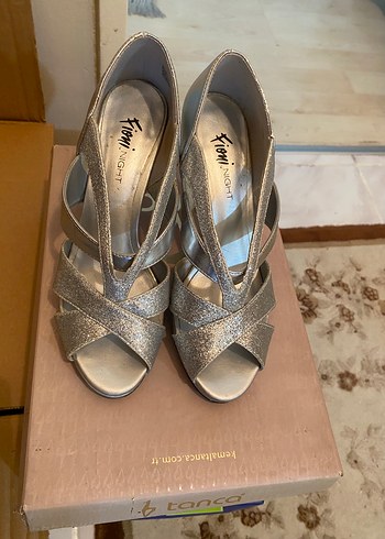 Gri Simli Yılan Desenli Yüksek Topuklu Kadın Ayakkabı - Görsel 9