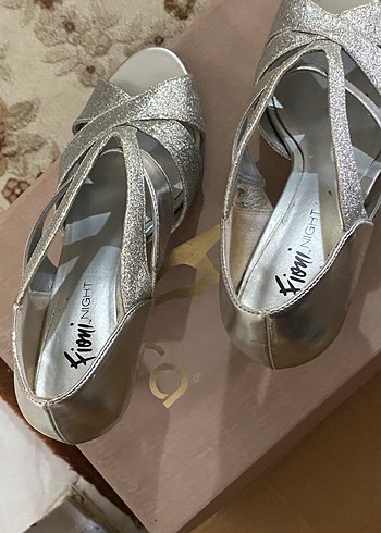 Gri Simli Yılan Desenli Yüksek Topuklu Kadın Ayakkabı - Görsel 4