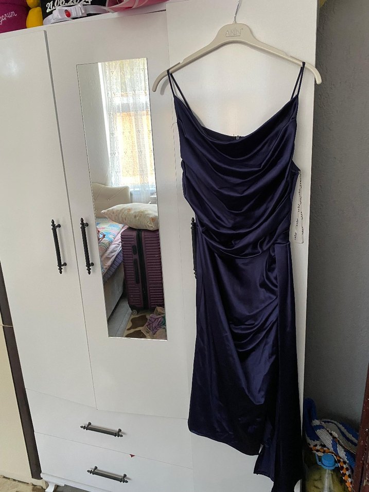 Lacivert Drapeli Askılı kısa elbise kuyruklu  Abiye Elbise - Görsel 4