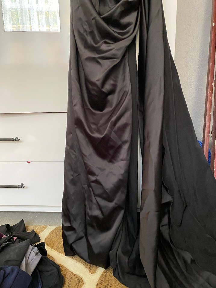 Siyah İşlemeli Uzun Askılı dekolteli abiye elbise - Görsel 4