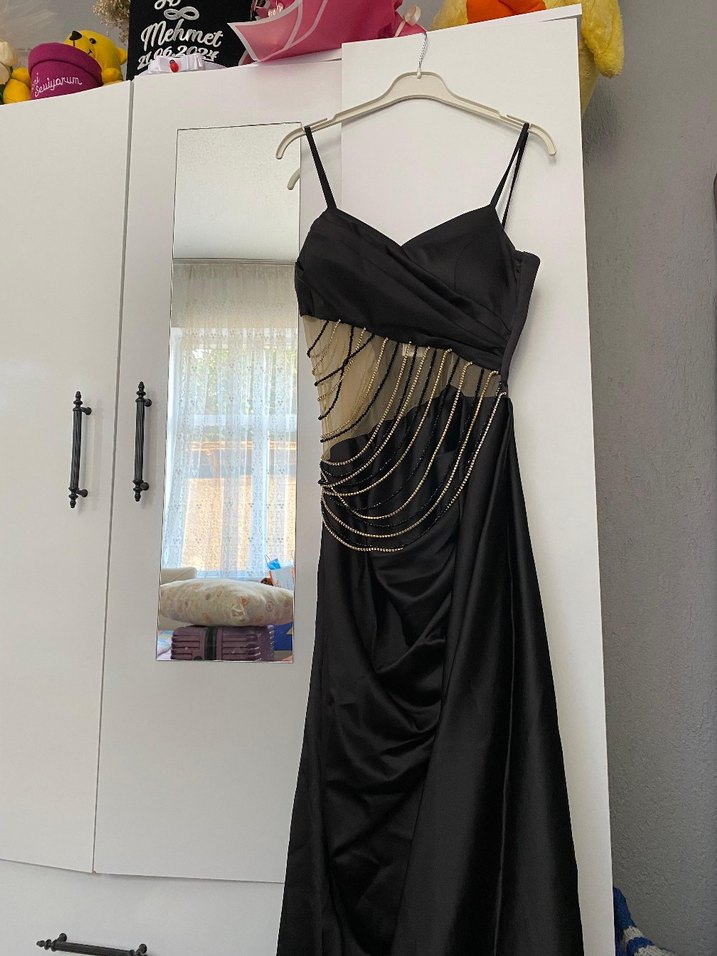 Siyah İşlemeli Uzun Askılı dekolteli abiye elbise - Görsel 2
